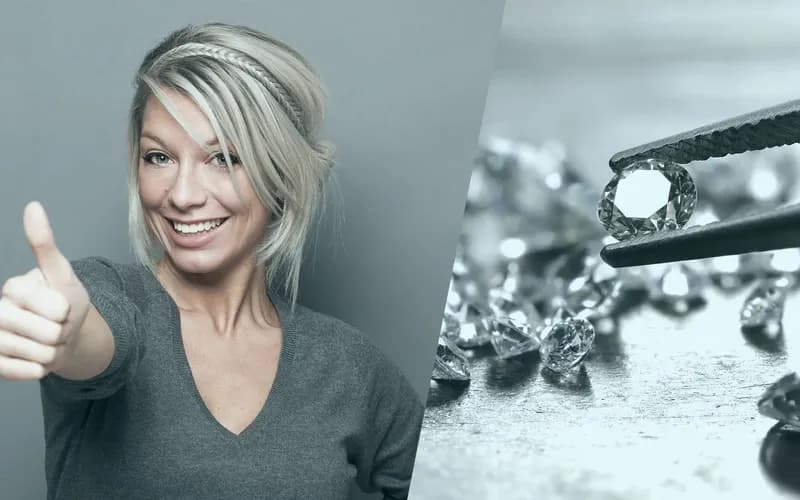 Zufriedenheitsgarantie von INCAS Training - Headerbild Lächelnde Frau, die den Daumen nach oben streckt, neben einer Nahaufnahme einer Pinzette, die einen Diamanten zwischen verstreuten Edelsteinen hält.